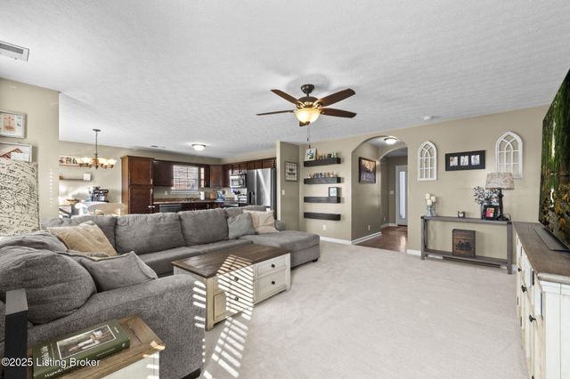 189 Magnolia Dr, Shepherdsville, KY 40165