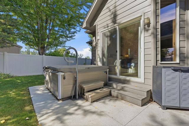 9111 N Kensington Dr, Spokane, WA 99208