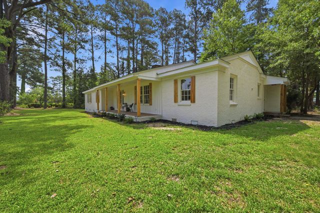 302 Azalea Dr., Mullins, SC 29574