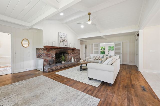 302 Azalea Dr., Mullins, SC 29574