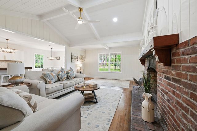 302 Azalea Dr., Mullins, SC 29574