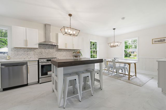 302 Azalea Dr., Mullins, SC 29574