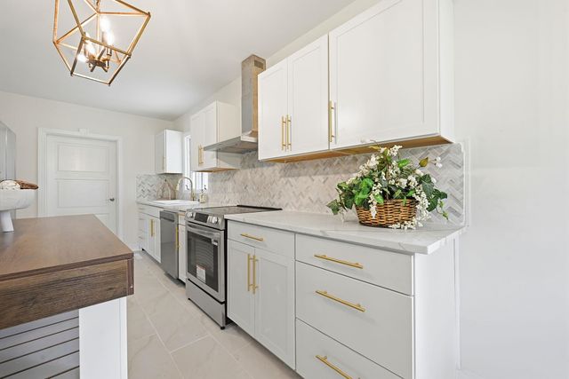 302 Azalea Dr., Mullins, SC 29574