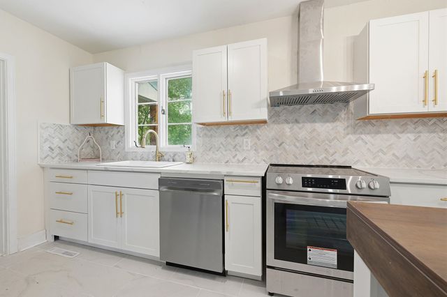 302 Azalea Dr., Mullins, SC 29574