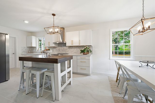 302 Azalea Dr., Mullins, SC 29574