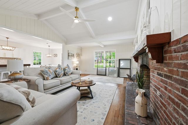 302 Azalea Dr., Mullins, SC 29574