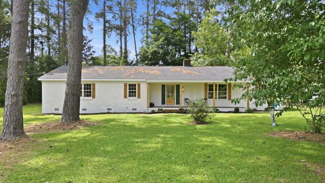 302 Azalea Dr., Mullins, SC 29574