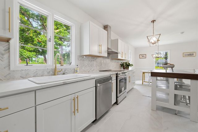 302 Azalea Dr., Mullins, SC 29574