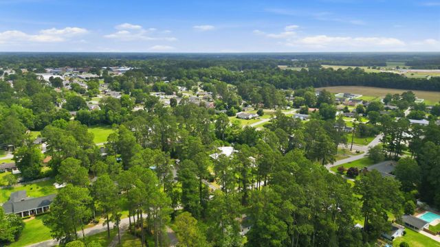 302 Azalea Dr., Mullins, SC 29574