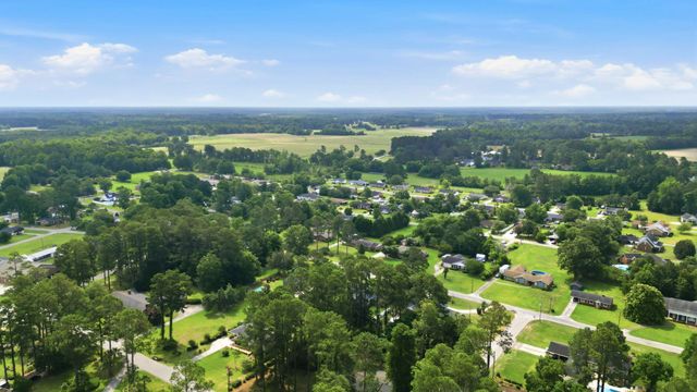 302 Azalea Dr., Mullins, SC 29574