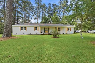302 Azalea Dr., Mullins, SC 29574