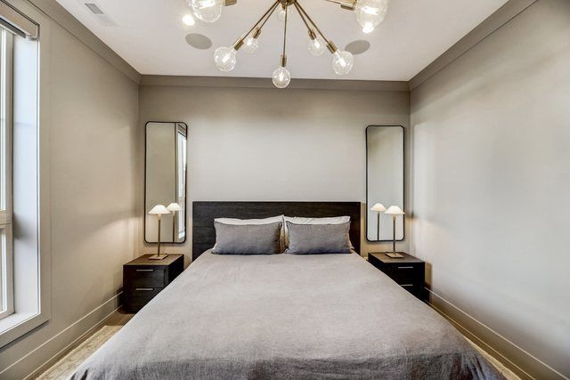 5015 N Clark Street 201, Chicago, IL 60640