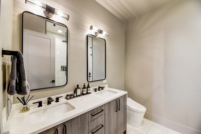 5015 N Clark Street 201, Chicago, IL 60640