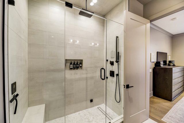 5015 N Clark Street 201, Chicago, IL 60640