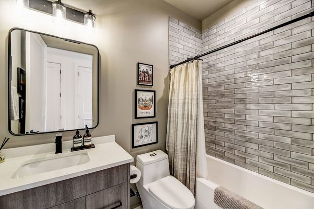 5015 N Clark Street 201, Chicago, IL 60640