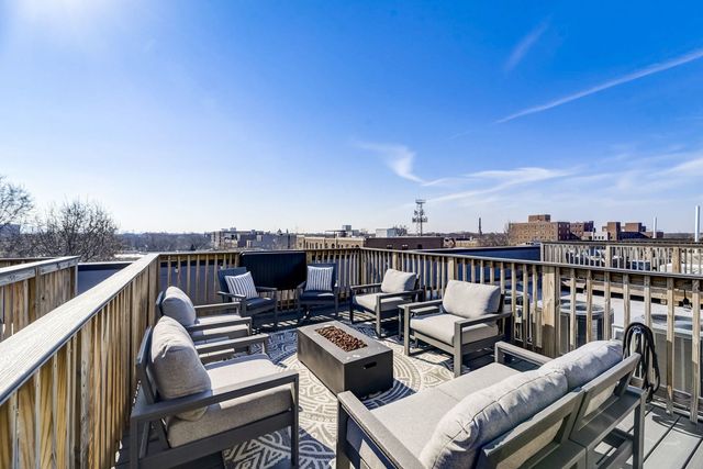 5015 N Clark Street 201, Chicago, IL 60640