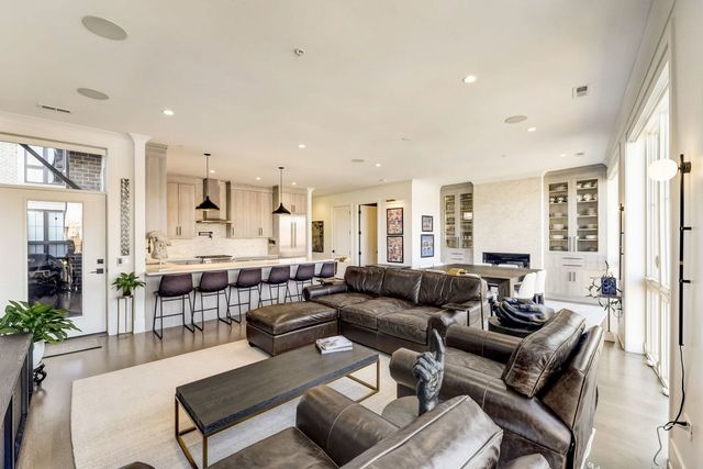 5015 N Clark Street 201, Chicago, IL 60640