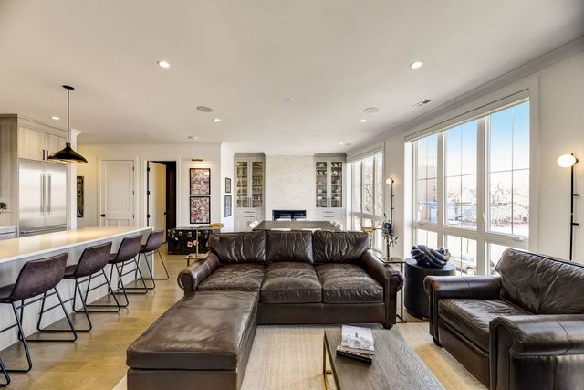 5015 N Clark Street 201, Chicago, IL 60640