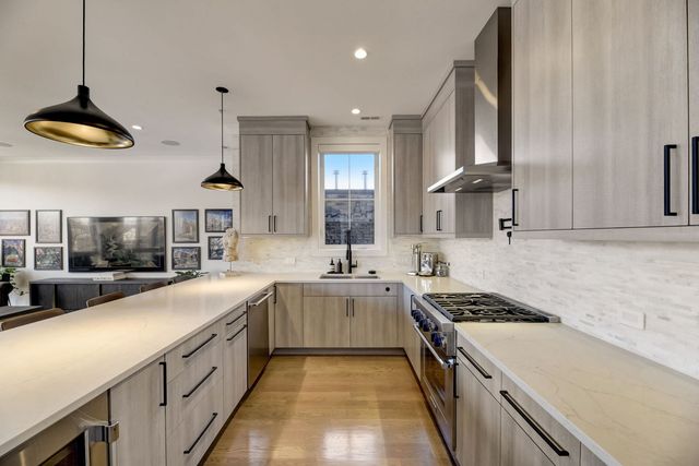 5015 N Clark Street 201, Chicago, IL 60640