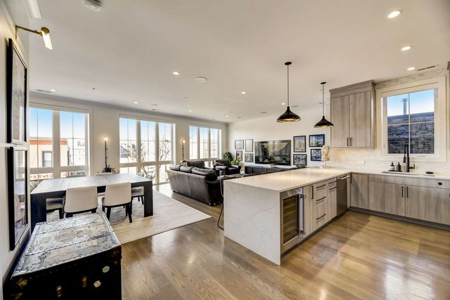 5015 N Clark Street 201, Chicago, IL 60640