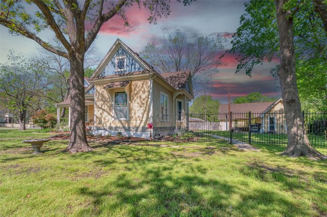 408 S Center Street, Forney, TX 75126