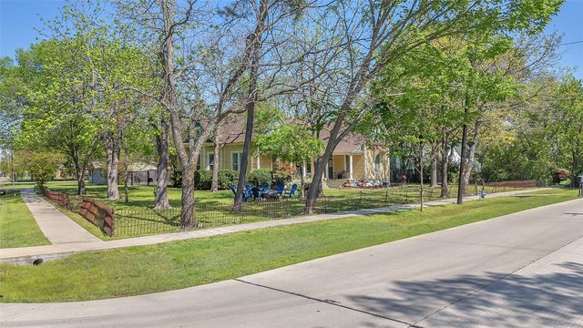 408 S Center Street, Forney, TX 75126