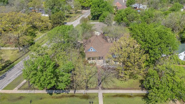 408 S Center Street, Forney, TX 75126