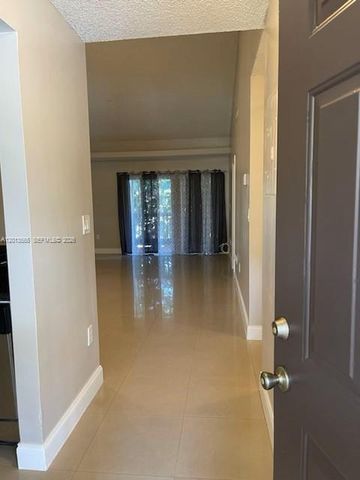 526 SW 113th Way 526, Pembroke Pines, FL 33025