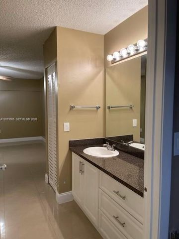 526 SW 113th Way 526, Pembroke Pines, FL 33025