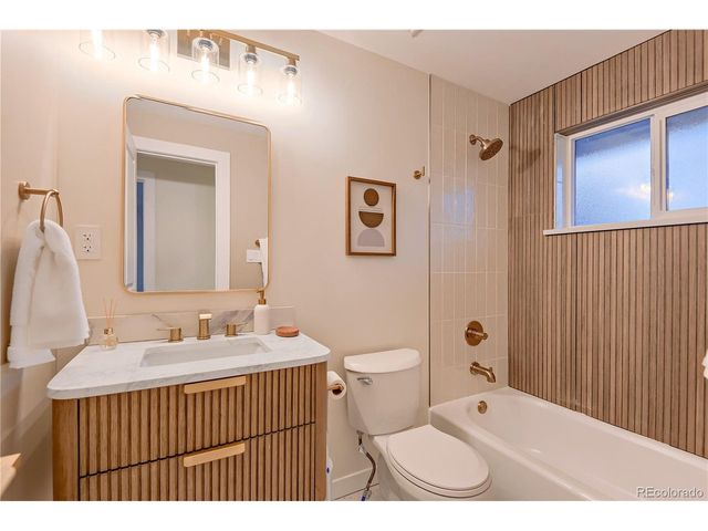 6586 S Kit Carson St, Littleton, CO 80121