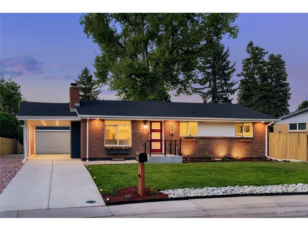 6586 S Kit Carson St, Littleton, CO 80121