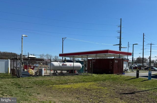 135 E MAIN ST, Penns Grove, NJ 08069