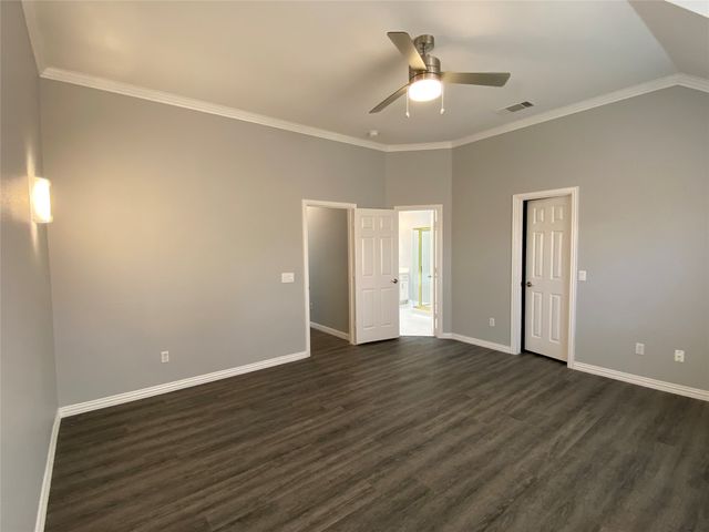 429 Crestview Point Drive, Lewisville, TX 75067