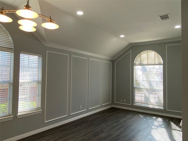 429 Crestview Point Drive, Lewisville, TX 75067