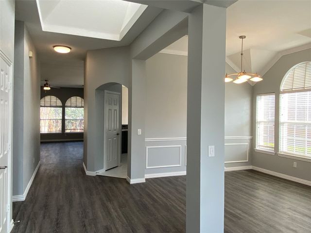 429 Crestview Point Drive, Lewisville, TX 75067