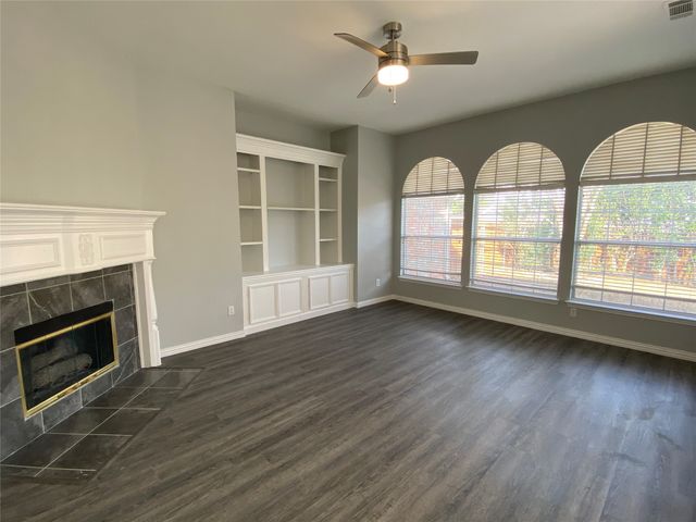 429 Crestview Point Drive, Lewisville, TX 75067