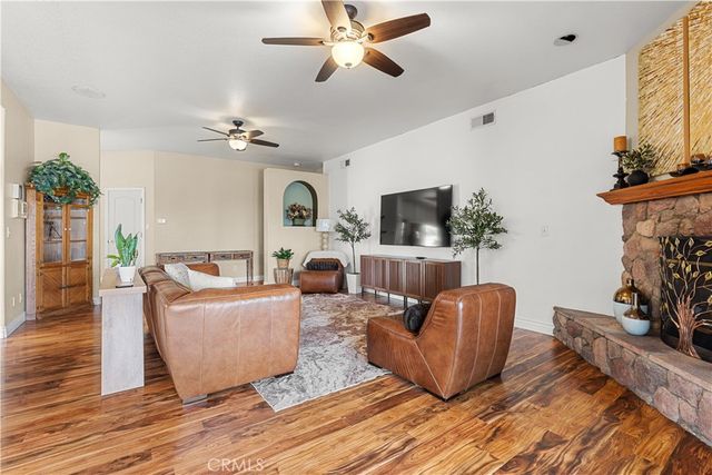 17492 Mariposa Avenue, Riverside, CA 92504