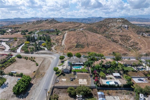 17492 Mariposa Avenue, Riverside, CA 92504