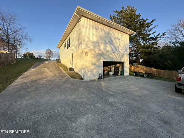 2440 Honey Grove Lane, Knoxville, TN 37923