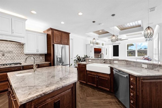 230 FISHER RUN, Ocklawaha, FL 32179