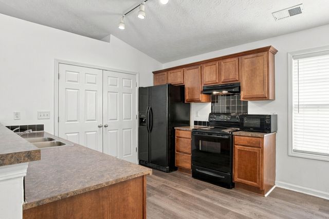 996 Winding Oak Trail, Lexington, KY 40511