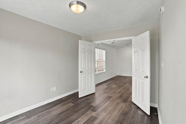 996 Winding Oak Trail, Lexington, KY 40511