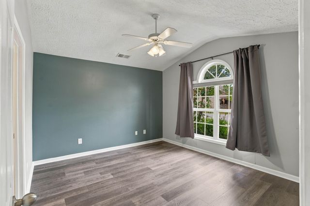 996 Winding Oak Trail, Lexington, KY 40511