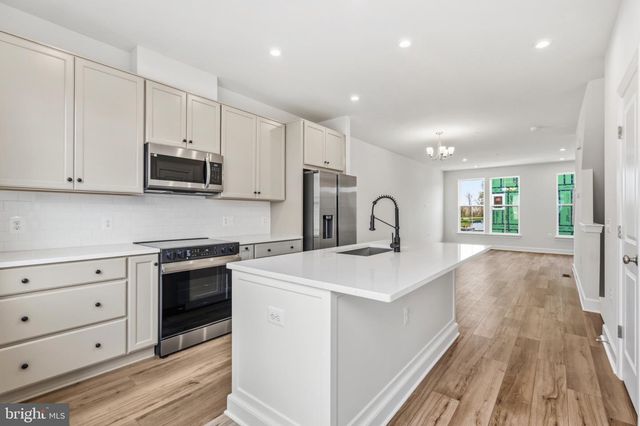 602 WATERMANS DR, Woodbridge, VA 22191