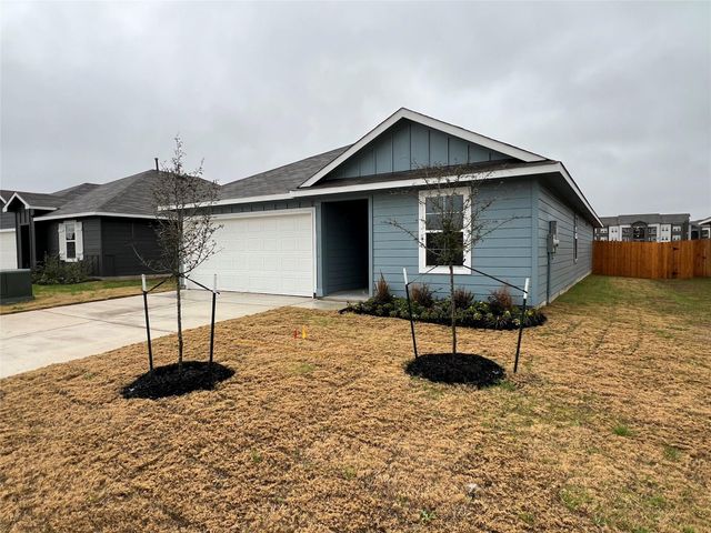 305 Wirecrested DR, Lockhart, TX 78644