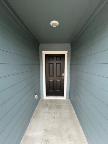 305 Wirecrested DR, Lockhart, TX 78644