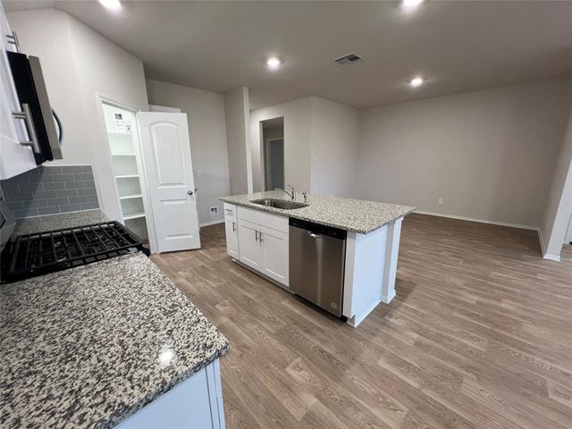 305 Wirecrested DR, Lockhart, TX 78644