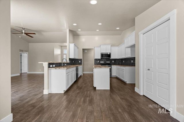 4991 N Sun Shimmer Ave, Meridian, ID 83646