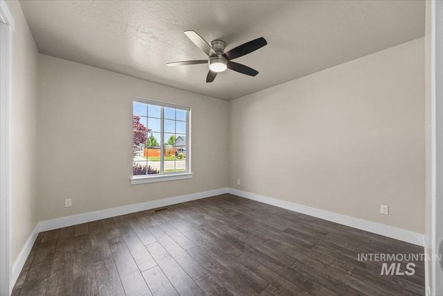 4991 N Sun Shimmer Ave, Meridian, ID 83646