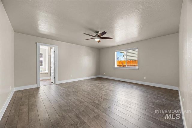 4991 N Sun Shimmer Ave, Meridian, ID 83646